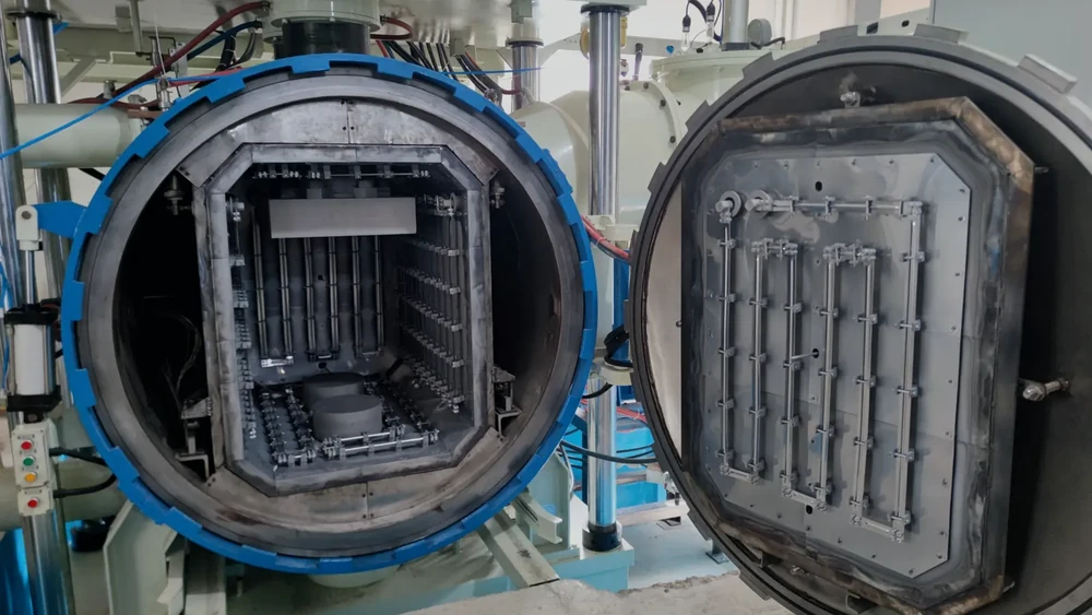 SYNHTE VTM vacuum diffusion bonding furnace with pressure tooling inside the hot zone