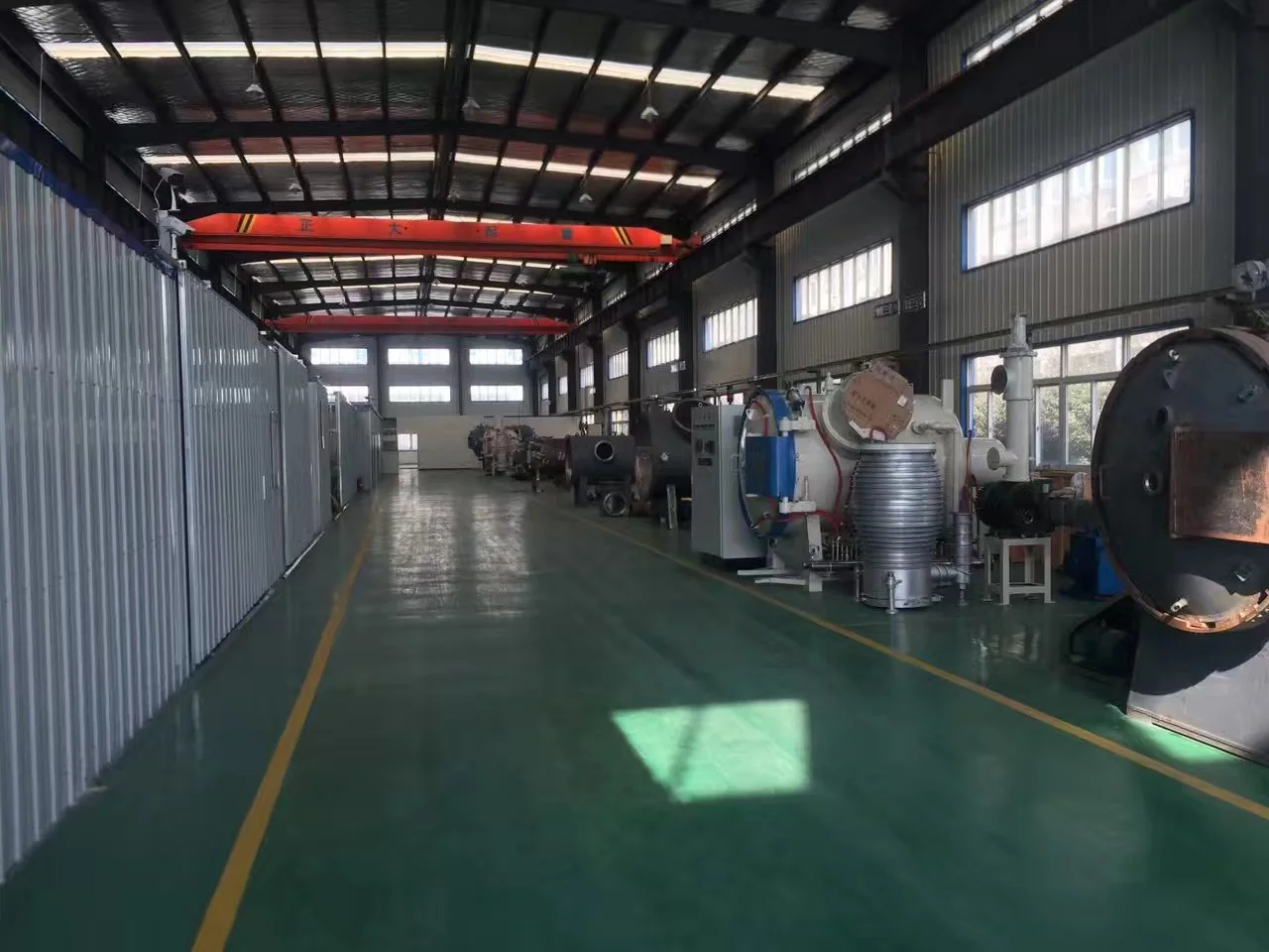Vacuum furnace equipment inside the manufacturing workshop