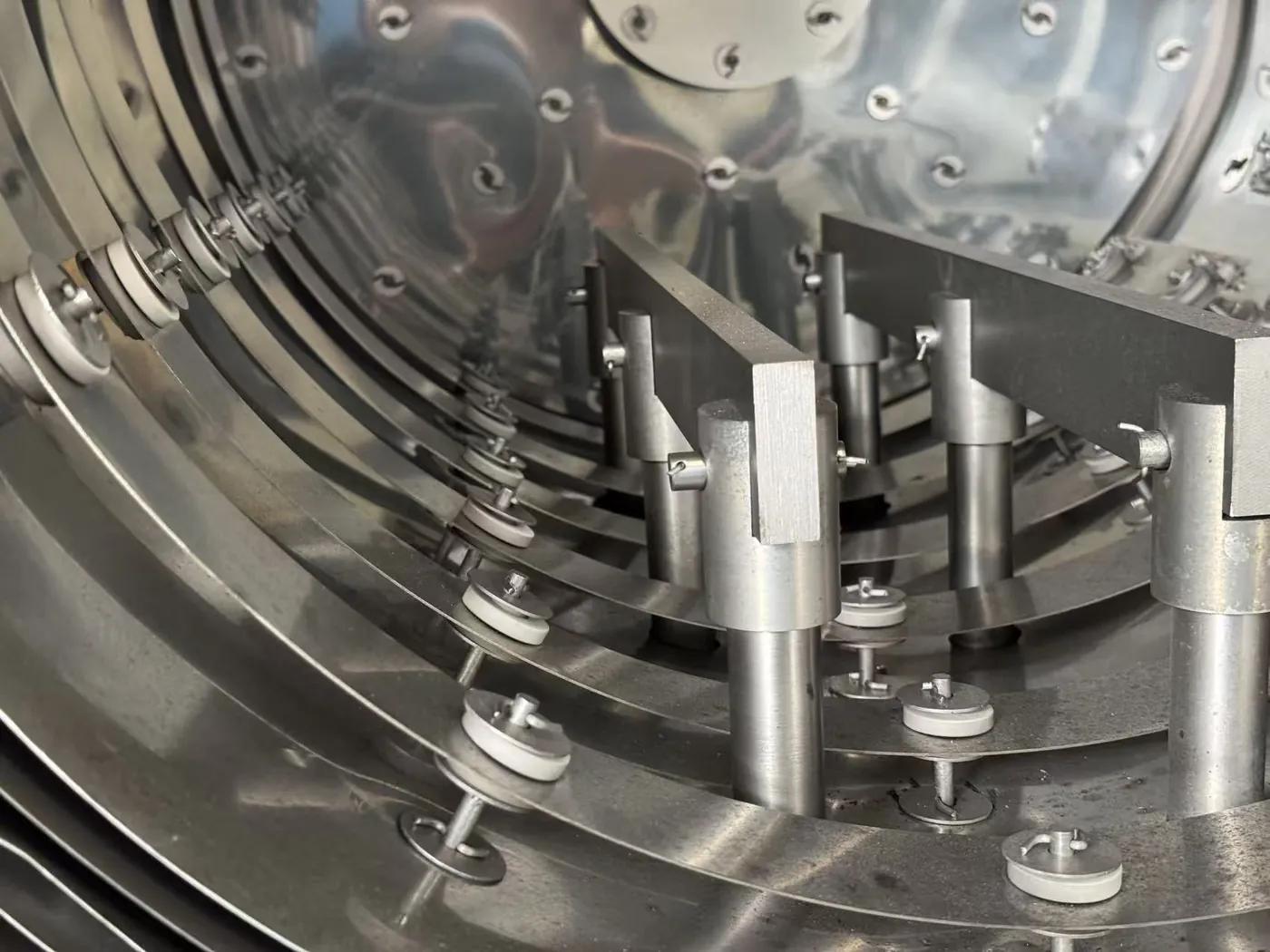 VTHB-334 furnace chamber showing metallic heating elements and workpiece supports